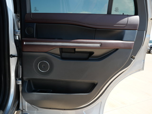 Used 2023 Ford Expedition Limited AWD/4WD image 12