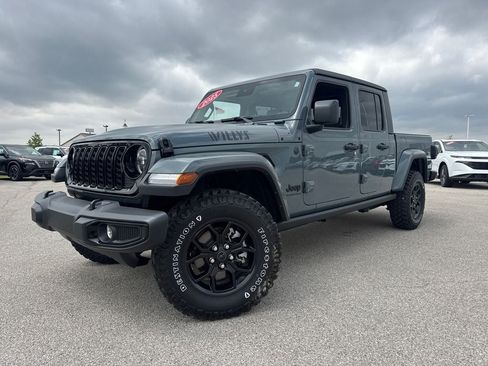 Used 2025 Jeep Gladiator Sport AWD/4WD image 1