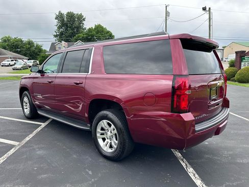 Used 2016 Chevrolet Suburban LT RWD image 5