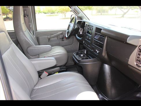 Used 2022 Chevrolet Express 3500 LS image 19