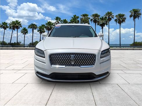 Used 2023 Lincoln Nautilus Reserve FWD image 2