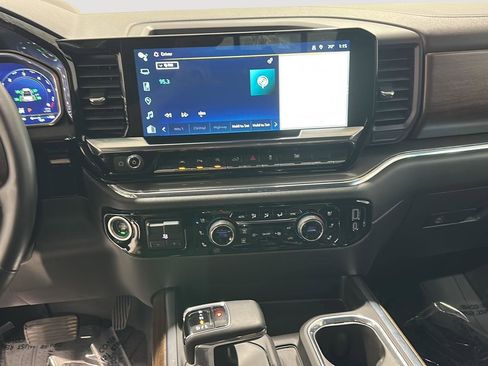 Used 2023 Chevrolet Silverado 1500 High Country w/ High Country Premium Package AWD/4WD image 18
