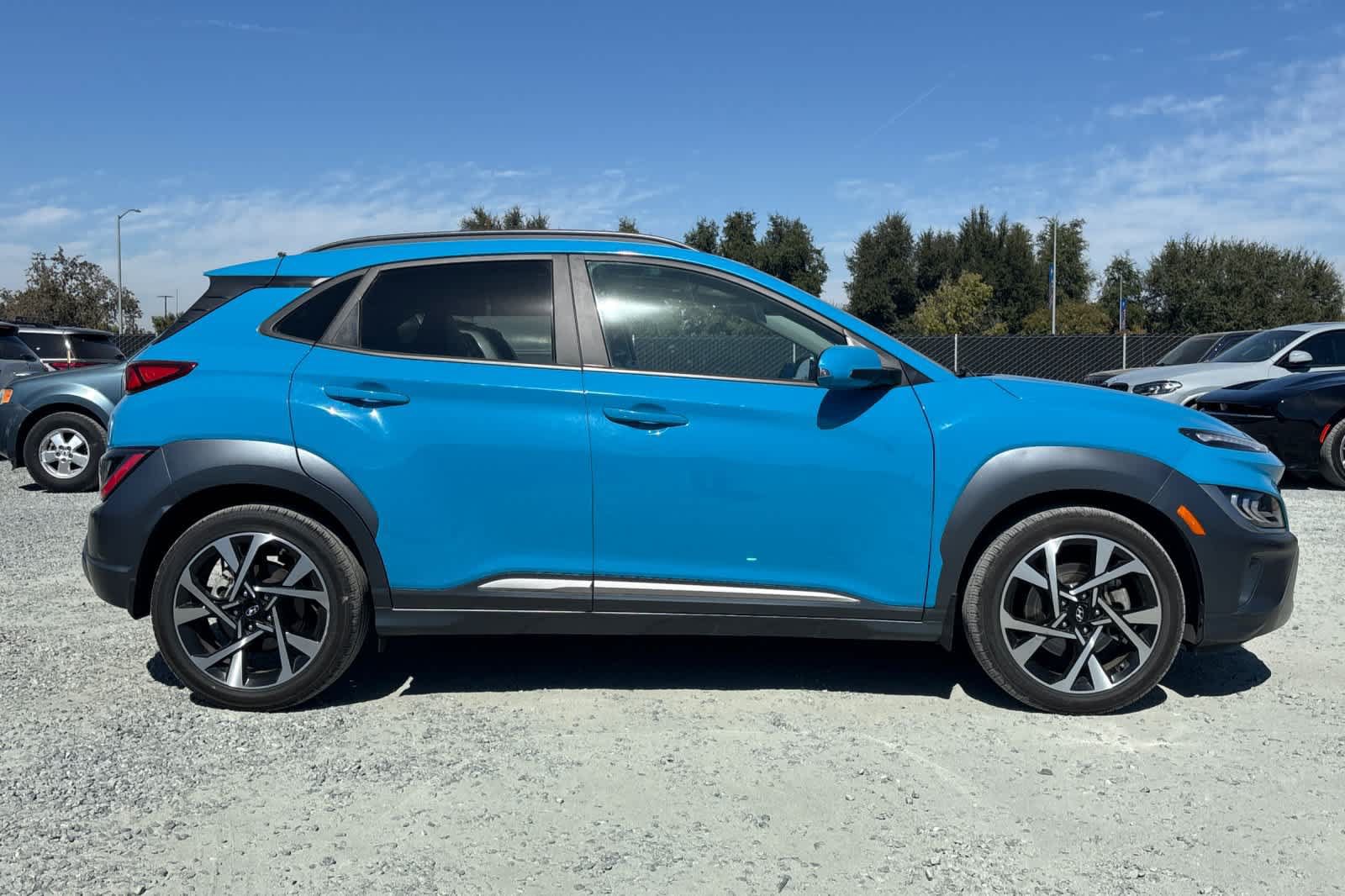 Used 2022 Hyundai Kona Limited w/ Cargo Package FWD image 9