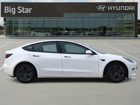 Used 2023 Tesla Model 3 Standard Range image 5