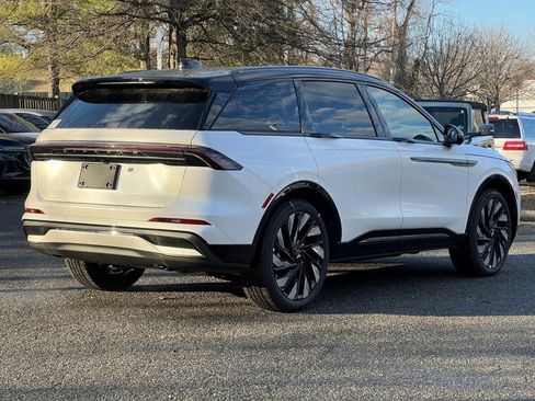 New 2026 Lincoln Nautilus Reserve image 4