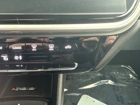 Used 2022 Chevrolet Bolt EUV LT image 32