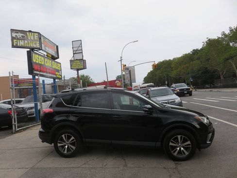 Used 2018 Toyota RAV4 XLE w/ Plus Extra Value Package AWD/4WD image 9