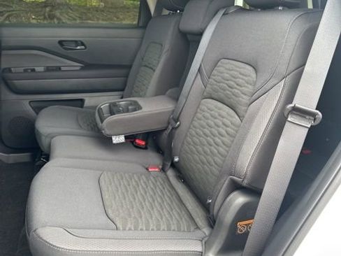 New 2025 Nissan Pathfinder SV w/ Black Appearance Package image 19