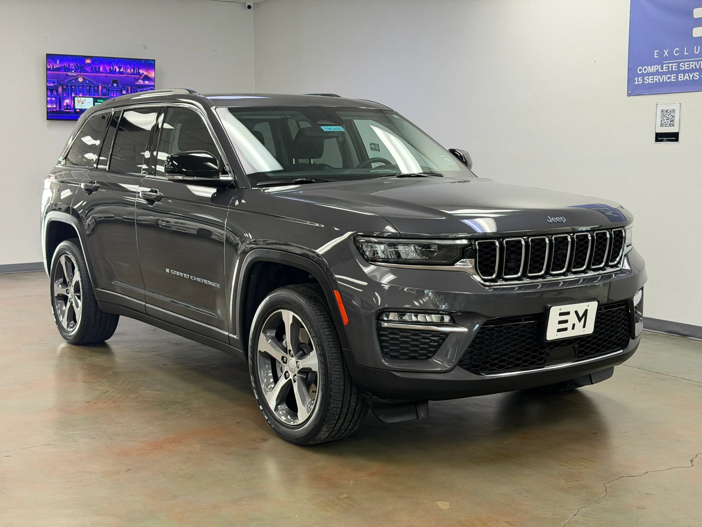 Used 2023 Jeep Grand Cherokee 4WD 4xe image 2
