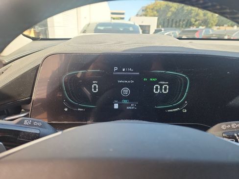Used 2023 Kia Niro EX FWD image 7