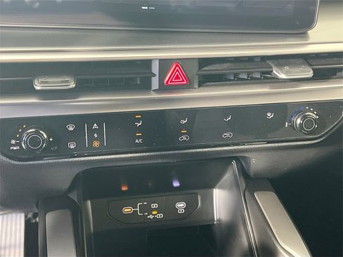 Certified 2024 Kia Sorento LX image 15