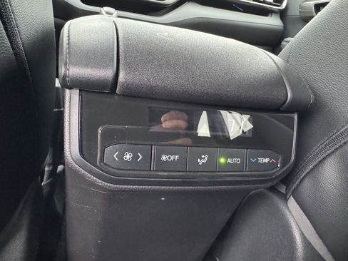 Used 2021 Toyota Highlander Limited image 38