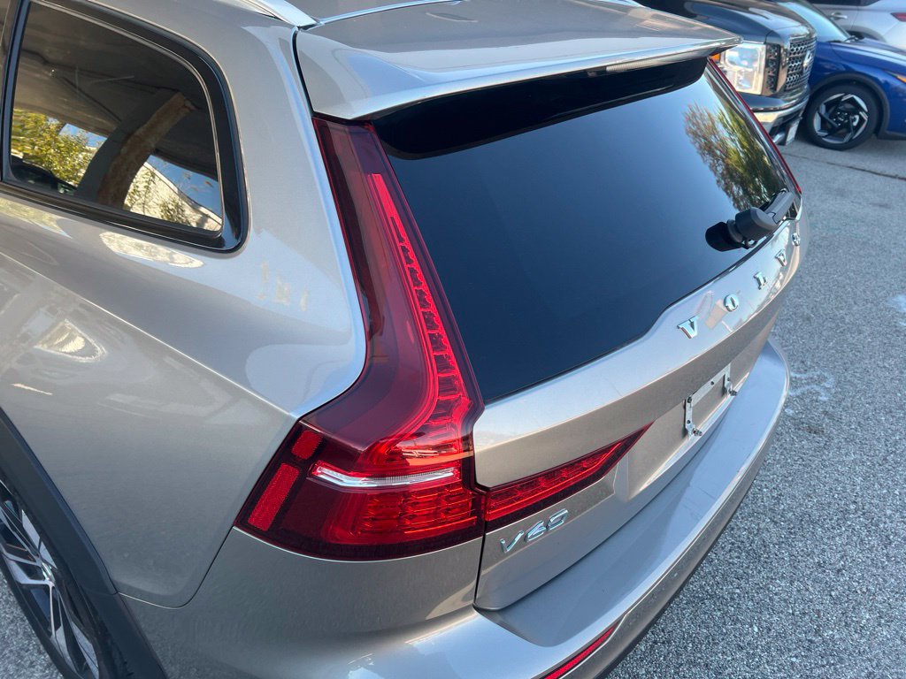 Used 2020 Volvo V60 T5 Cross Country w/ Protection Package AWD/4WD image 34