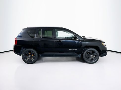 Used 2017 Jeep Compass Latitude FWD image 10