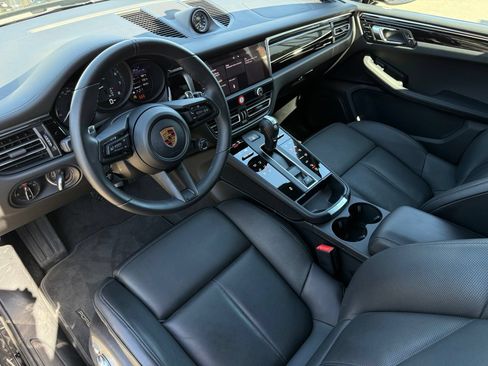 Used 2026 Porsche Macan AWD/4WD image 4