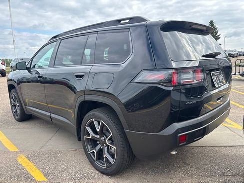 Used 2026 Jeep Cherokee Overland w/ Trailer Tow Group AWD/4WD image 3