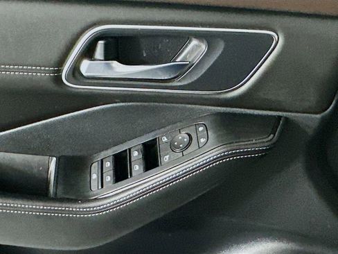 Used 2021 Nissan Rogue SV w/ Premium Package image 18