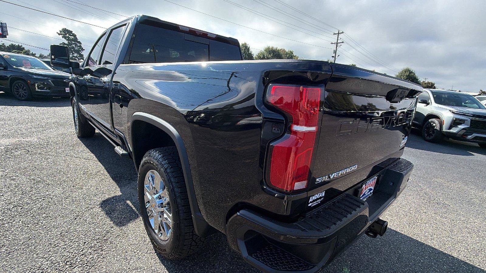 New 2026 Chevrolet Silverado 2500 High Country w/ High Country Premium Package AWD/4WD image 11