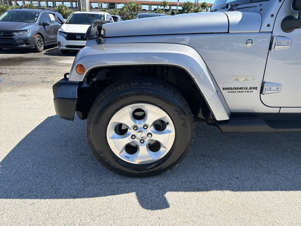 Used 2014 Jeep Wrangler Unlimited Sahara w/ Max Tow Package AWD/4WD image 29