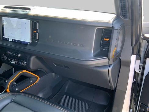 Certified 2024 Ford Bronco Badlands AWD/4WD image 19