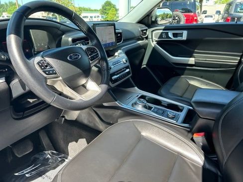 Used 2023 Ford Explorer XLT w/ Equipment Group 202A AWD/4WD image 19