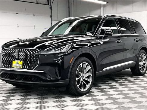 Used 2025 Lincoln Aviator Reserve w/ Illumination Package AWD/4WD image 13