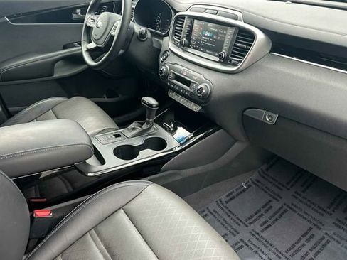Used 2019 Kia Sorento SX image 17