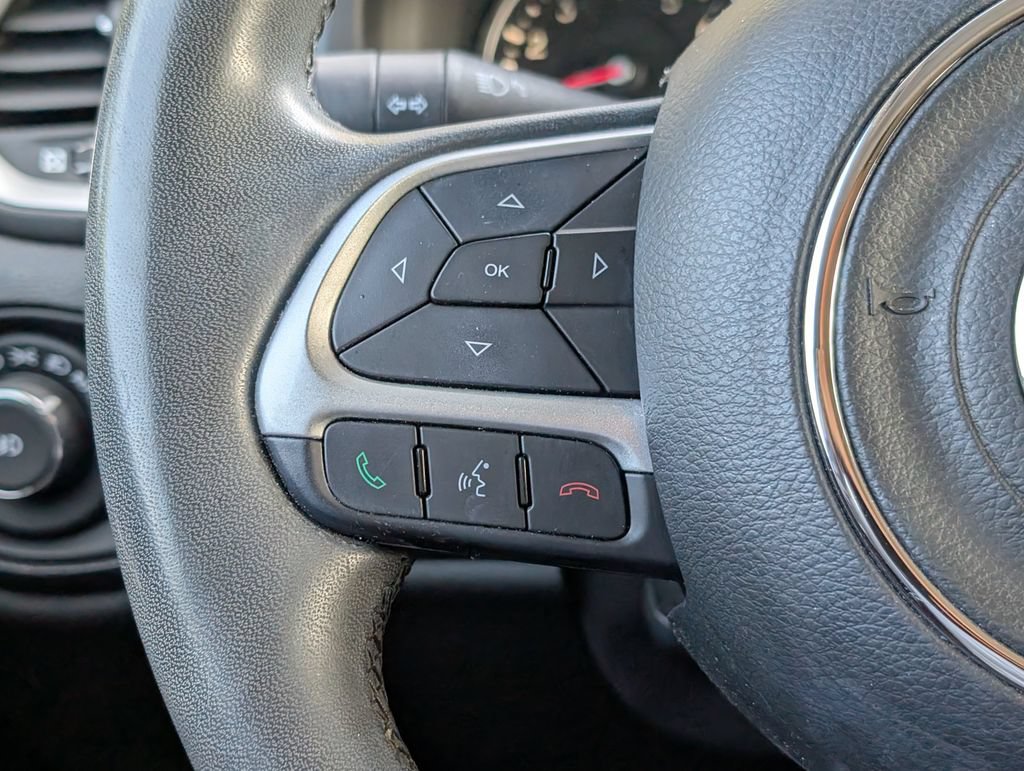 Used 2018 Jeep Renegade Latitude FWD image 15