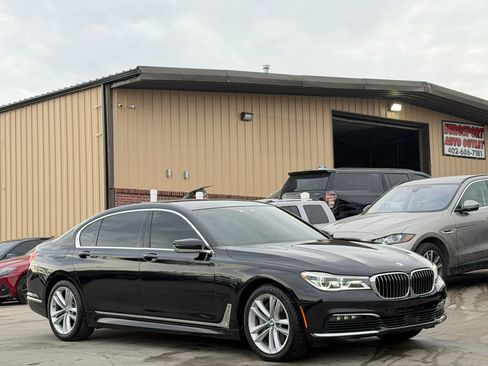 Used 2018 BMW 750i xDrive image 9