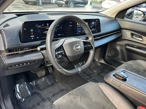 Used 2024 Nissan Ariya AWD image 32