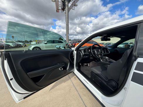 Used 2019 Dodge Challenger R/T image 14