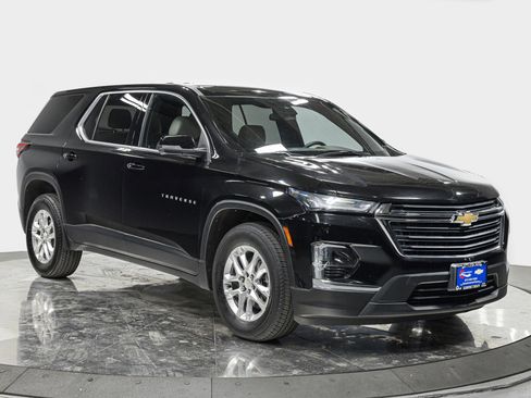 Used 2023 Chevrolet Traverse LS image 9