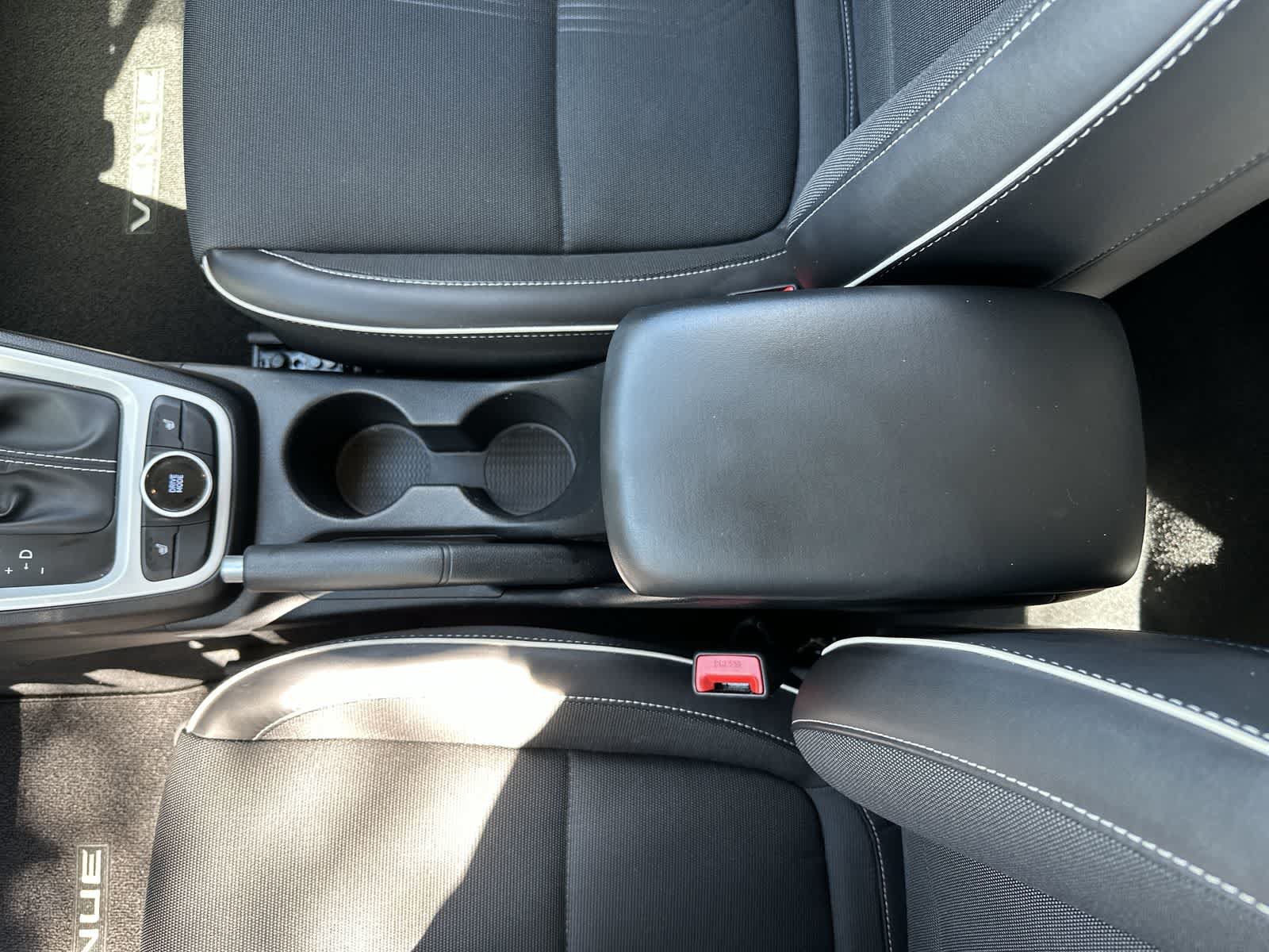 Used 2024 Hyundai Venue Limited FWD image 20