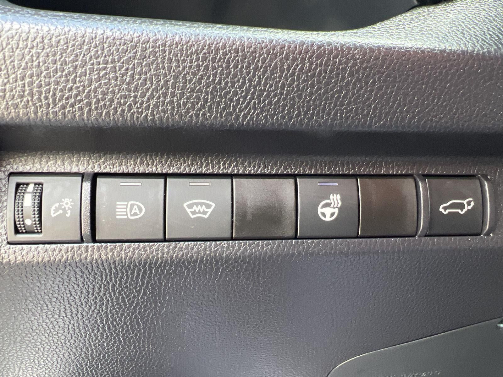 Used 2025 Toyota RAV4 XLE w/ Convenience Package AWD/4WD image 20