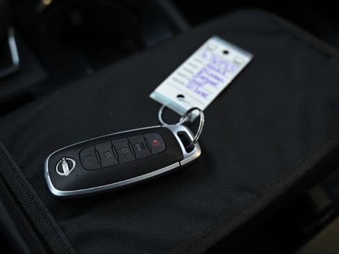 Used 2023 Nissan Rogue SV w/ SV Premium Package image 32