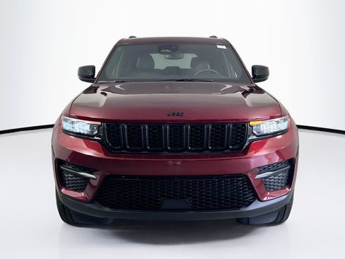 Used 2023 Jeep Grand Cherokee Altitude RWD image 2