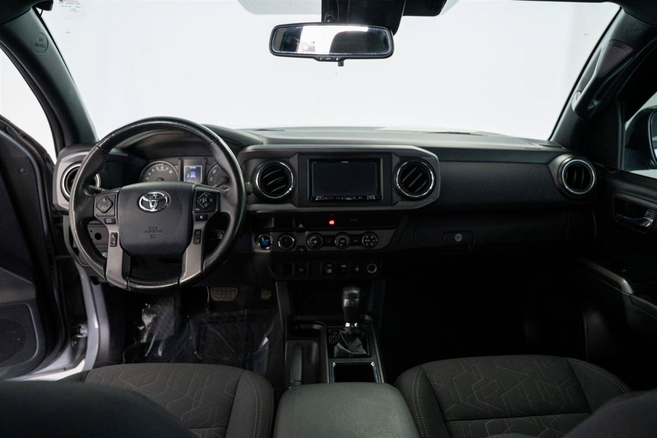 Used 2019 Toyota Tacoma TRD Off-Road AWD/4WD image 12