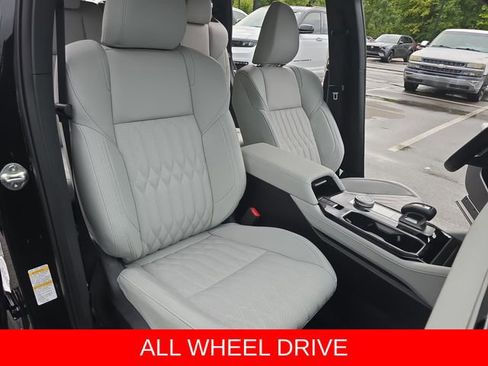 Used 2025 Mitsubishi Outlander AWD image 10