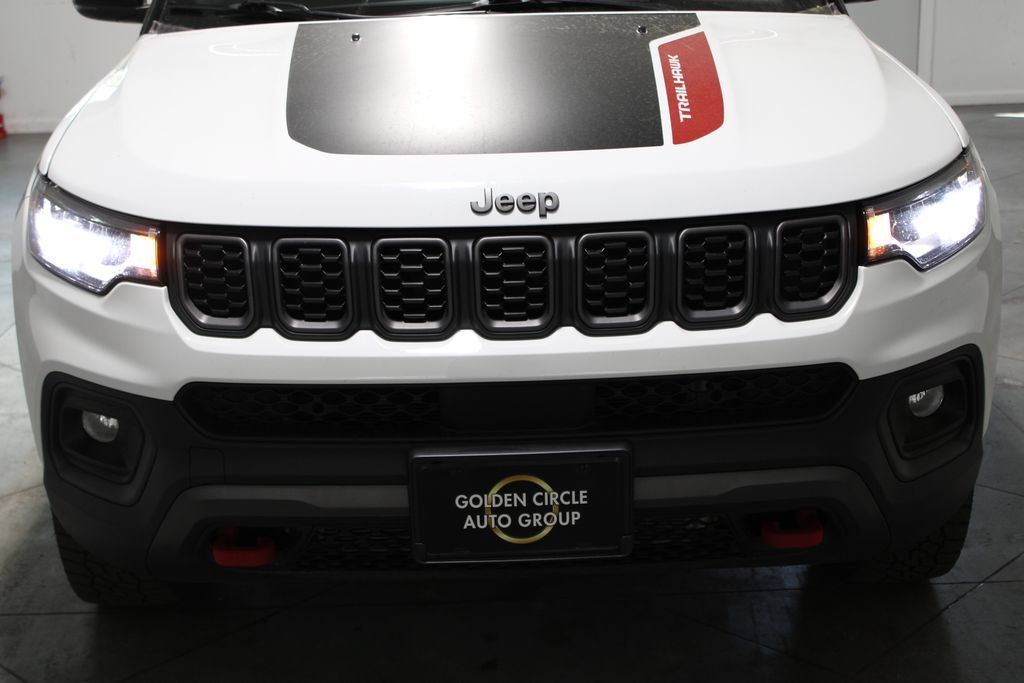 Used 2025 Jeep Compass Trailhawk AWD/4WD image 48