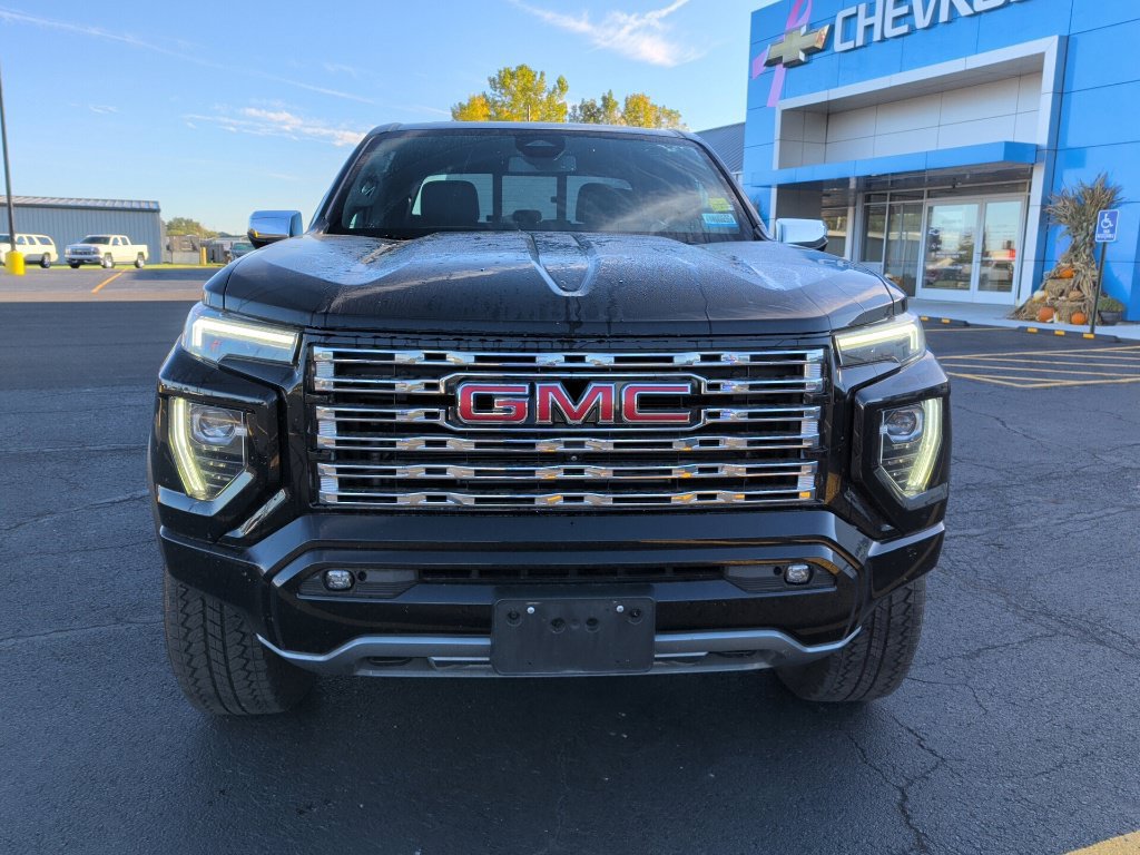 Used 2023 GMC Canyon Denali AWD/4WD image 2