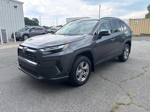 Used 2025 Toyota RAV4 XLE w/ Convenience Package FWD image 4