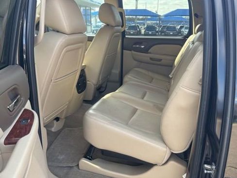 Used 2013 Chevrolet Avalanche LTZ image 5