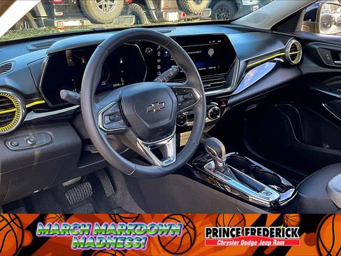 Used 2024 Chevrolet Trax ACTIV w/ Sunroof Package image 11