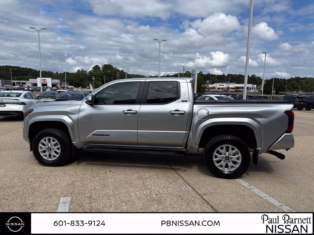 Used 2024 Toyota Tacoma SR5 AWD/4WD image 15