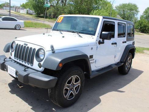 Used 2017 Jeep Wrangler Unlimited Sport w/ Quick Order Package 23S AWD/4WD image 4