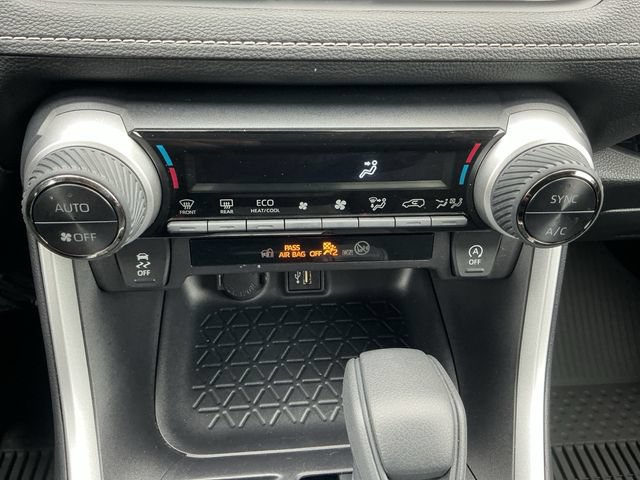 Used 2025 Toyota RAV4 XLE AWD/4WD image 17