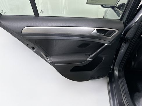 Used 2017 Volkswagen Golf S image 24