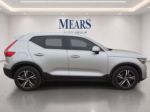 Used 2023 Volvo XC40 B5 Plus AWD/4WD image 7
