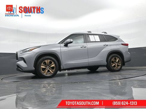 Used 2023 Toyota Highlander Bronze Edition AWD/4WD image 45