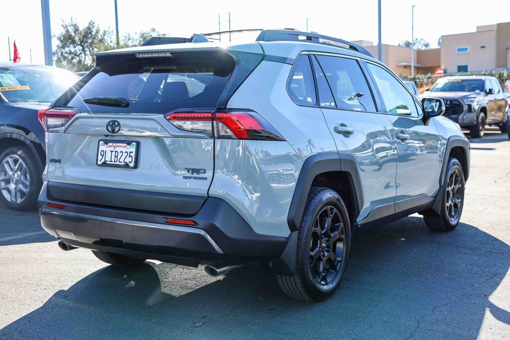Certified 2020 Toyota RAV4 TRD Off-Road AWD/4WD image 24
